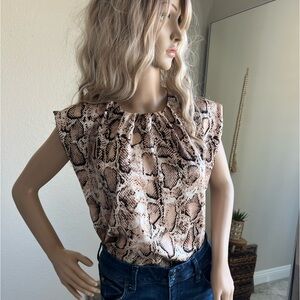 Women’s Snake Print Top Size Medium